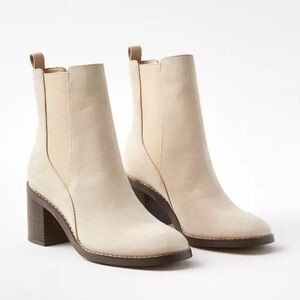 New Loft Chelsea off white suede stacked heels sophisticated ankle boots, Sz 7M